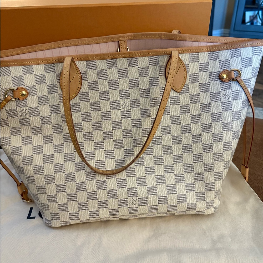 Authentic Louis Vuitton Neverfull MM Tote in Demier Azur